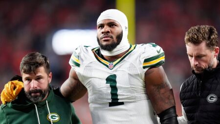 Packers star Micah Parsons suffers non-contact knee injury vs Broncos Packers star Micah Parsons suffers non-contact knee injury vs Broncos