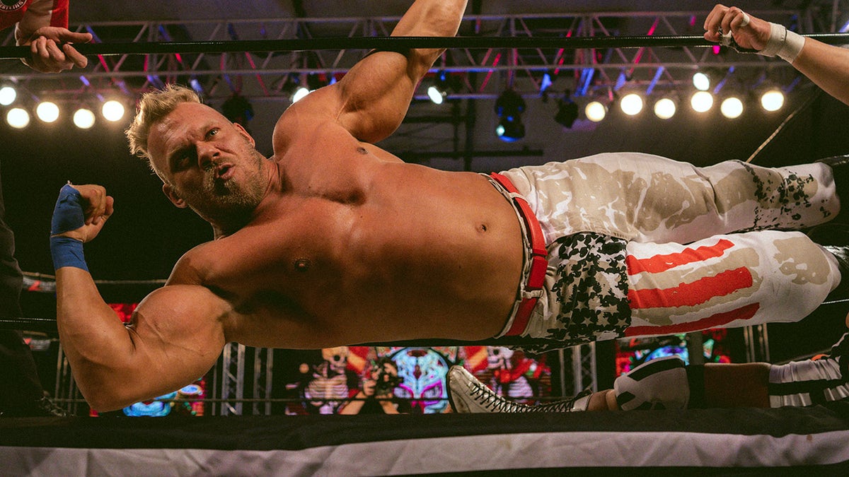 Alex Hammerstone strikes a pose