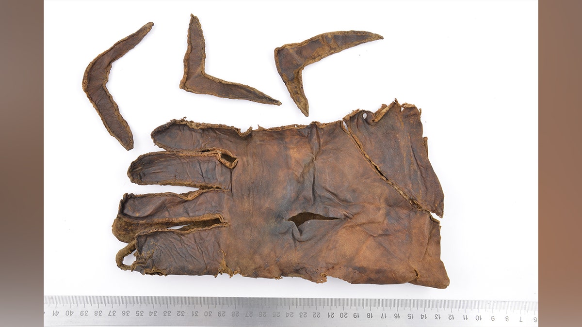 16th-century glove found in excavation