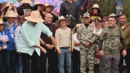 Maduro sings, dances and threatens to ‘smash the teeth’ of the ‘North American empire’ Maduro sings, dances and threatens to ‘smash the teeth’ of the ‘North American empire’