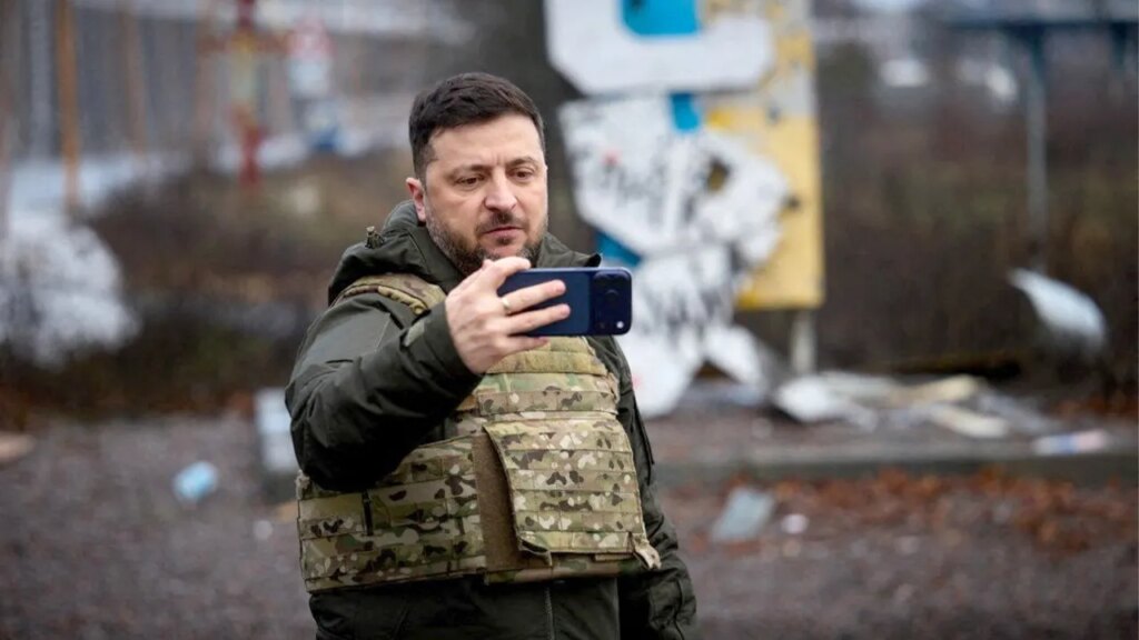 Zelenskyy visits frontline Ukrainian city weeks after Russia claimed it took control Zelenskyy visits frontline Ukrainian city weeks after Russia claimed it took control
