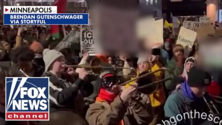 Protesters STORM Minneapolis hotel where ICE agents believed to be staying