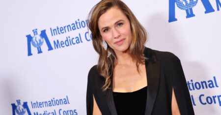 Jennifer Garner’s Cozy-Cute Knit Is Pure Winter Goals — Nail the Look for Only 