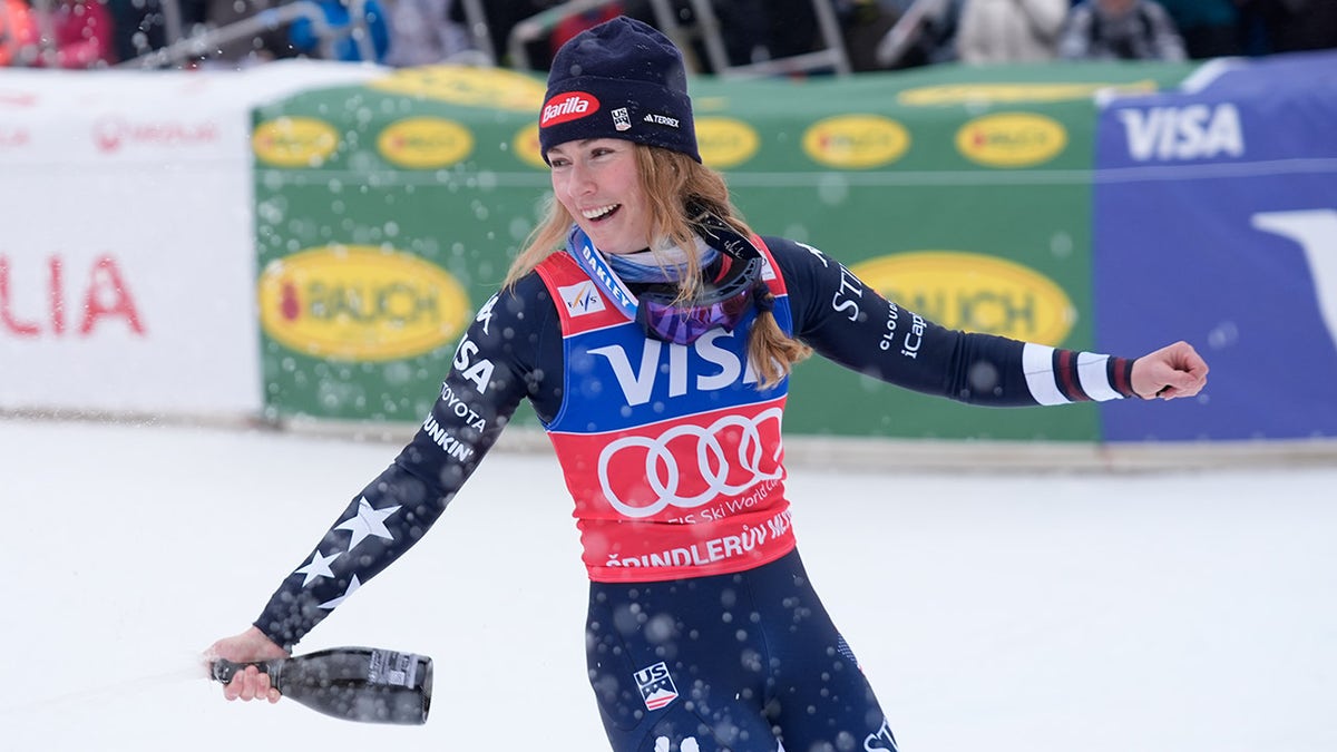Mikaela Shiffrin skis in the Czech Republic