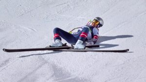 Lindsey Vonn undergoes surgery for leg fracture after hard crash during Olympic run