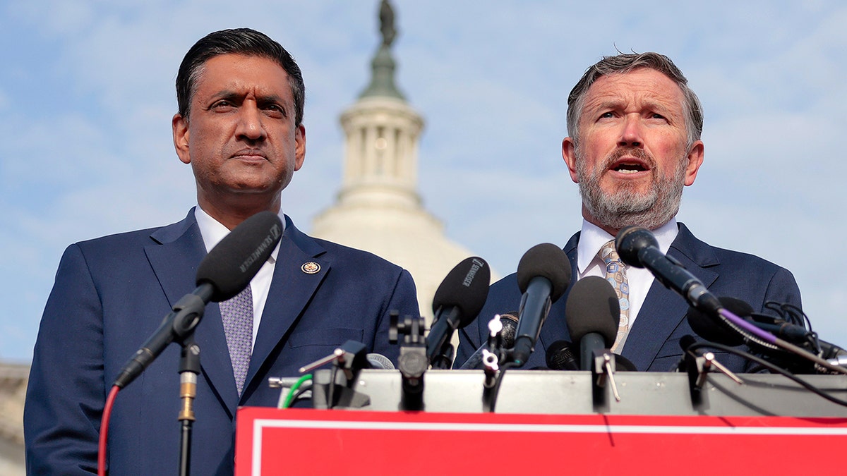 Reps. Ro Khanna and Thomas Massie