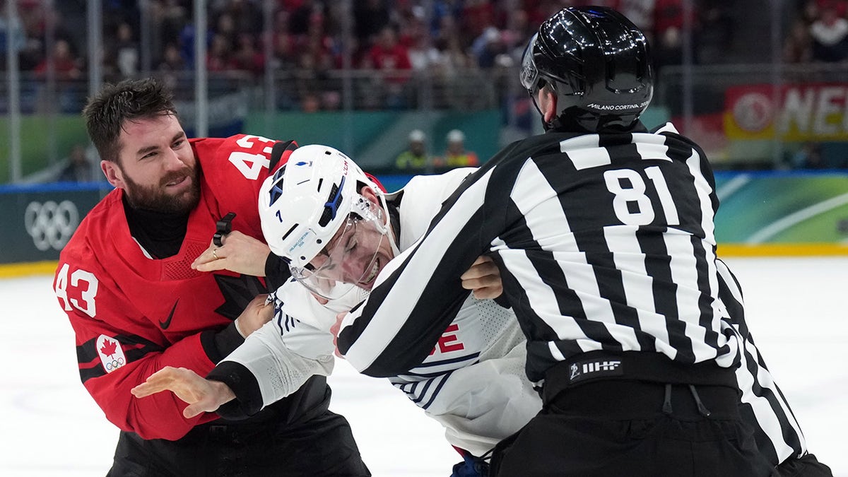 Tom Wilson fights Pierre Crinon