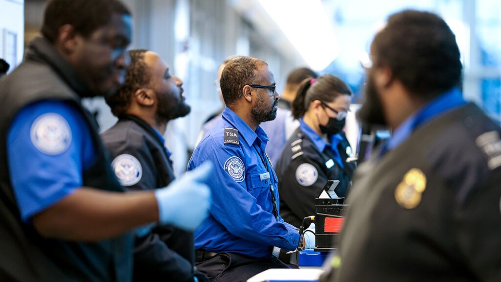 TSA pay bill unveiled as shutdown leaves agents unpaid, strains airport security TSA pay bill unveiled as shutdown leaves agents unpaid, strains airport security