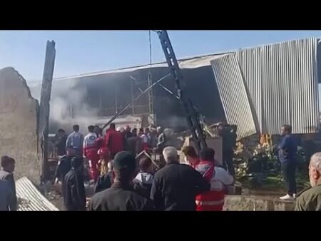 Military helicopter crashes into market in central Iran, killing four Military helicopter crashes into market in central Iran, killing four