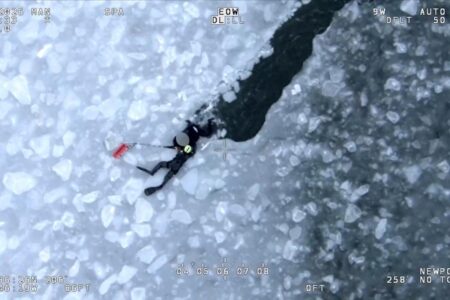 3 men rescued by NYPD after falling through ice in waters off NYC, dramatic video shows