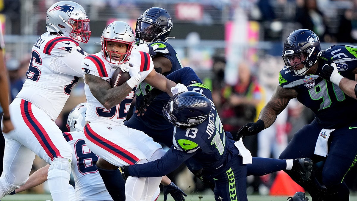 Ernest Jones IV tackles TreVeyon Henderson