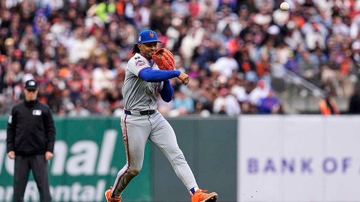 Francisco Lindor in action