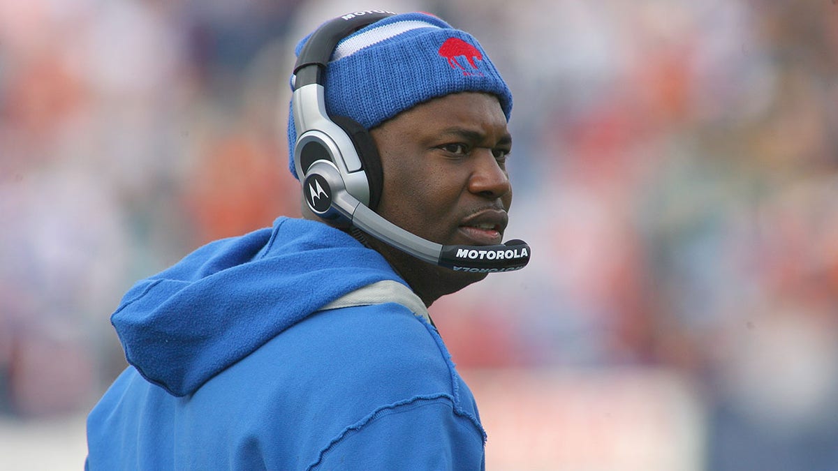Perry Fewell with the Bills in 2009