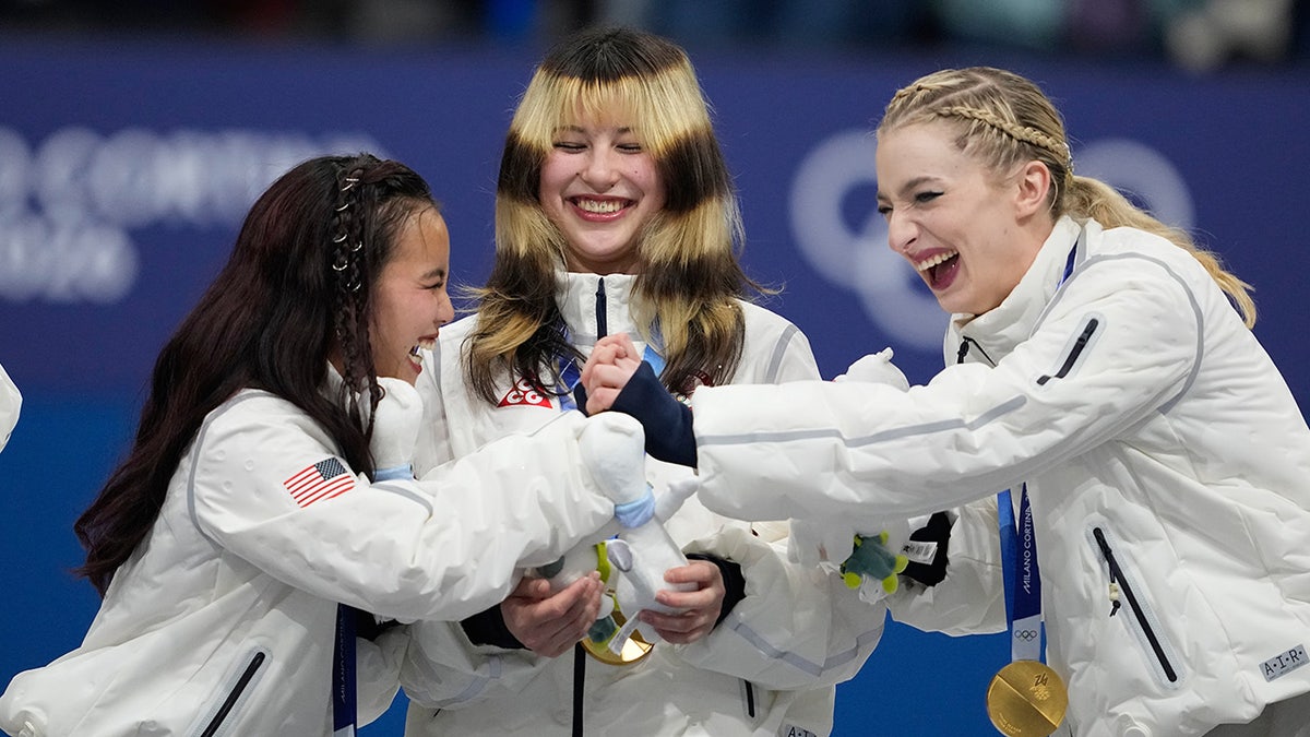 Amber Glenn celebrates with her teammates