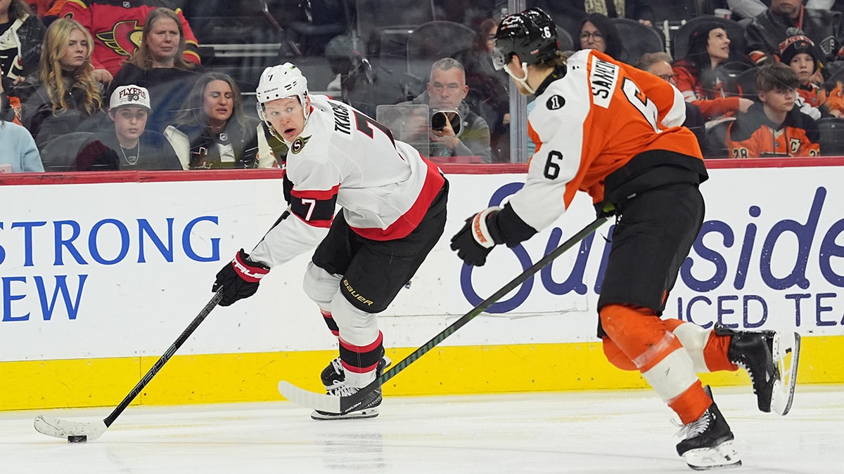 Brady Tkachuk plays the Flyers