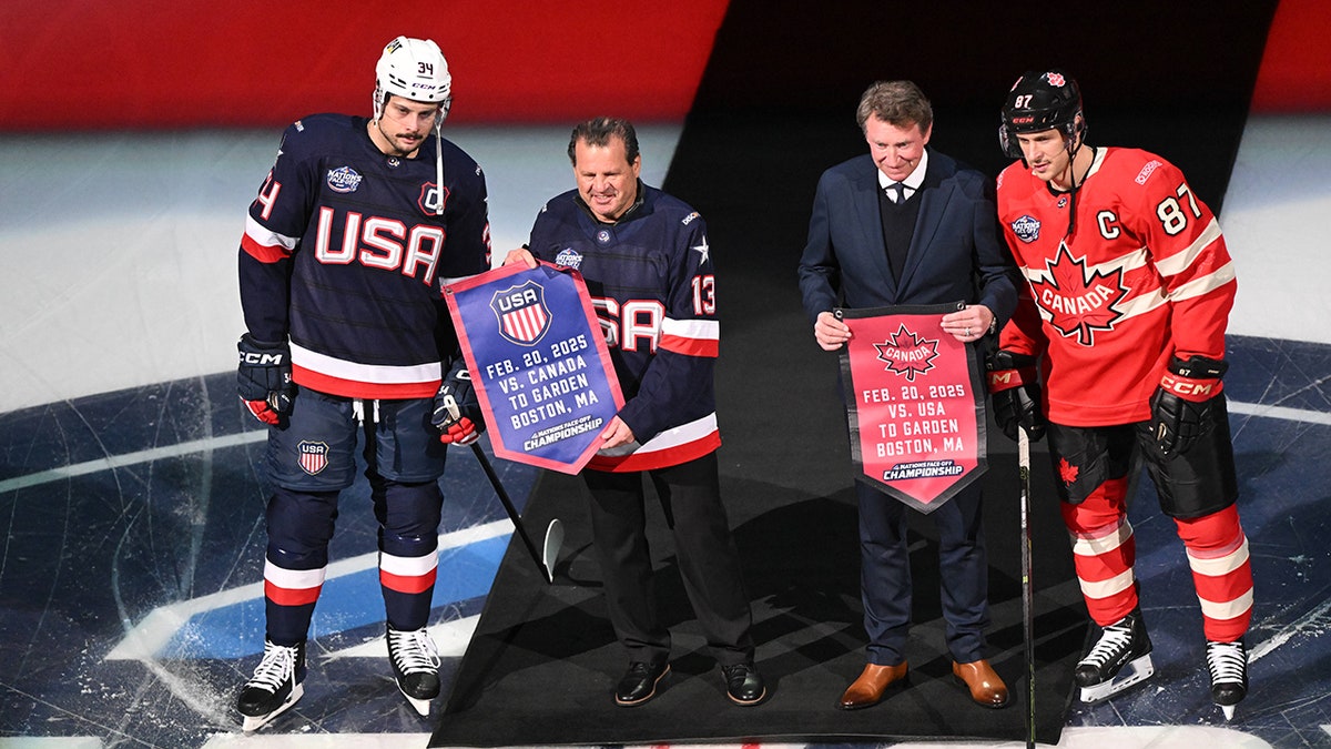 Mike Eruzione at the 4 Nations Face-Off