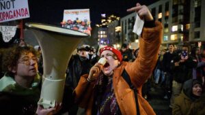 Dem senator fumes that GOP’s foreign funding claims ‘delegitimize’ anger of anti-ICE agitators in US