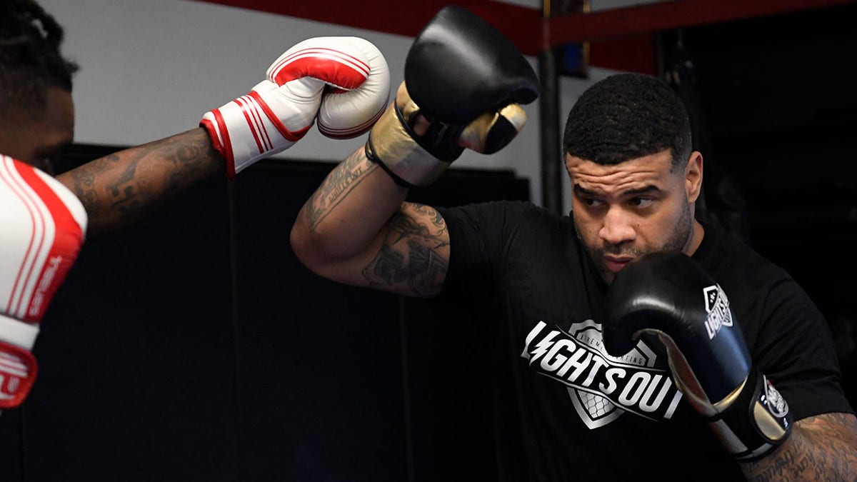 Shawne Merriman trains