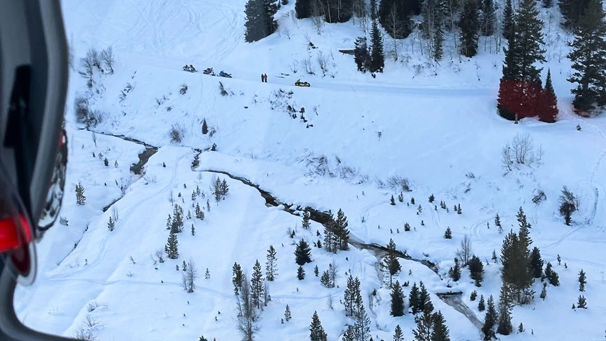 Search and rescue attempting to locate snomobilers.