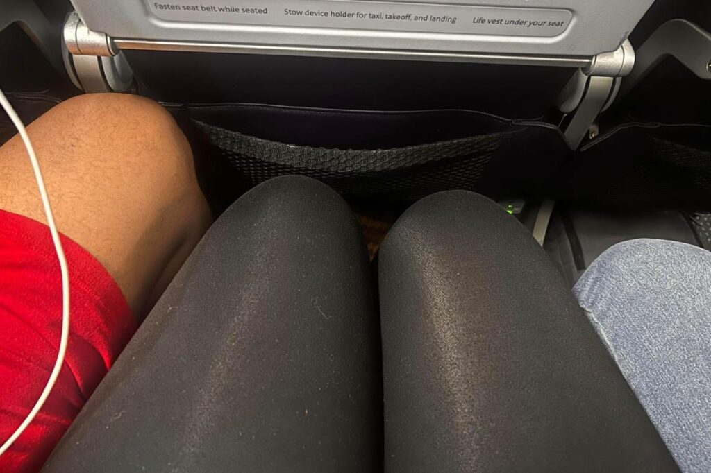 Female airline passenger wedged in middle seat calls out manspreaders: ‘Would they do that with another man?!’ Female airline passenger wedged in middle seat calls out manspreaders: ‘Would they do that with another man?!’