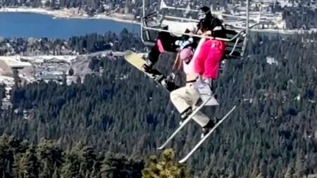 Skier’s prank backfires, leaving her dangling 65 feet in the air as twin desperately holds on Skier’s prank backfires, leaving her dangling 65 feet in the air as twin desperately holds on
