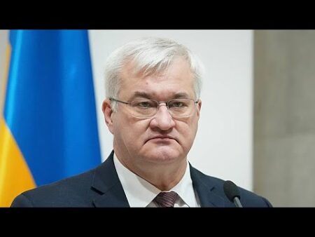 Ukraine accuses Hungary of seizing bank convoy carrying gold, cash and staff Ukraine accuses Hungary of seizing bank convoy carrying gold, cash and staff