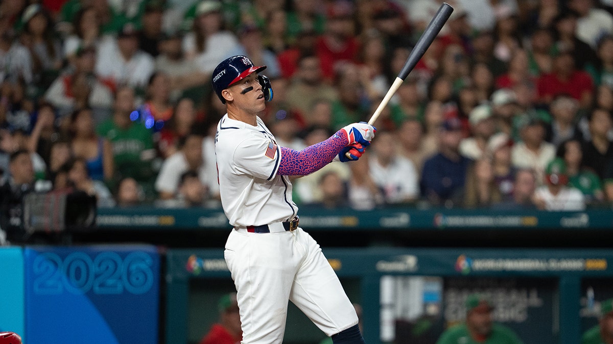 Aaron Judge hits home run