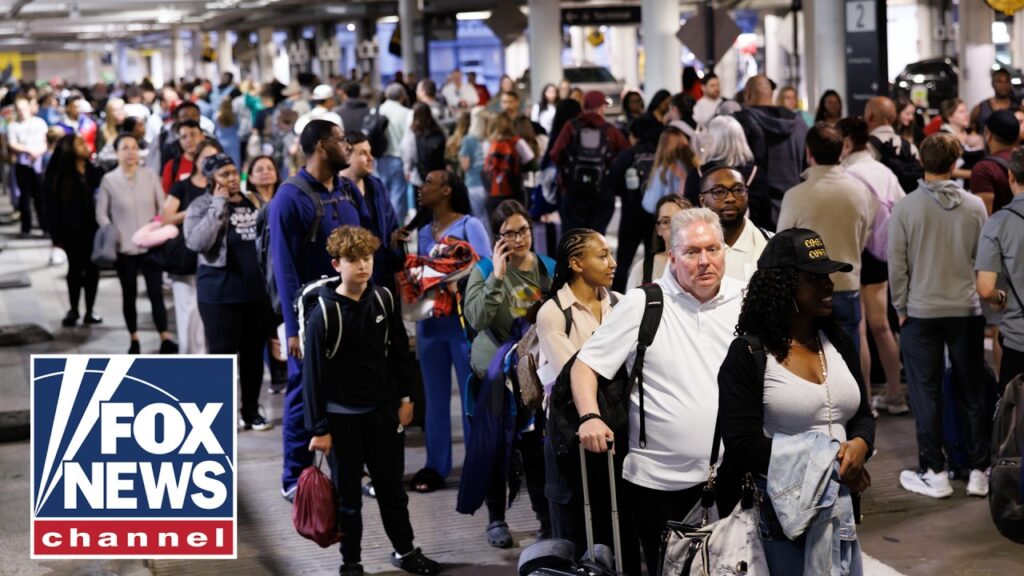 TSA agents miss first paychecks as shutdown nears one month — long airport lines grow