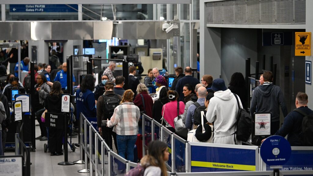 TSA officers skip work as paychecks stop during shutdown, airports face chaos nationwide TSA officers skip work as paychecks stop during shutdown, airports face chaos nationwide
