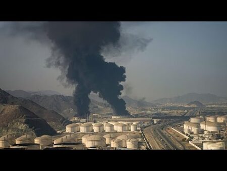 Iran continues strikes on Gulf states day after US threatens oil facilities Iran continues strikes on Gulf states day after US threatens oil facilities