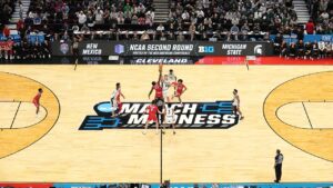 Oddsmaker goes beyond brackets, discusses popular betting trends and upset wagers for March Madness