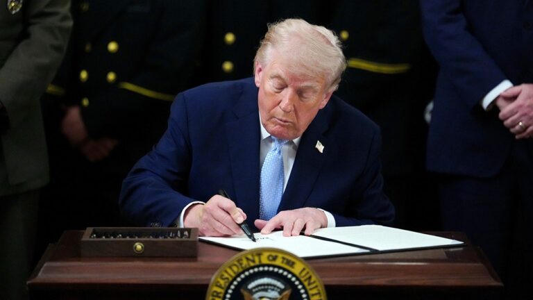 Trump signs executive order blocking college football games from competing with Army-Navy time slot Trump signs executive order blocking college football games from competing with Army-Navy time slot