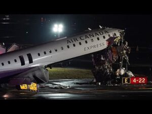 Collision on the runway at New York LaGuardia Airport: Two pilots killed and flights grounded Collision on the runway at New York LaGuardia Airport: Two pilots killed and flights grounded