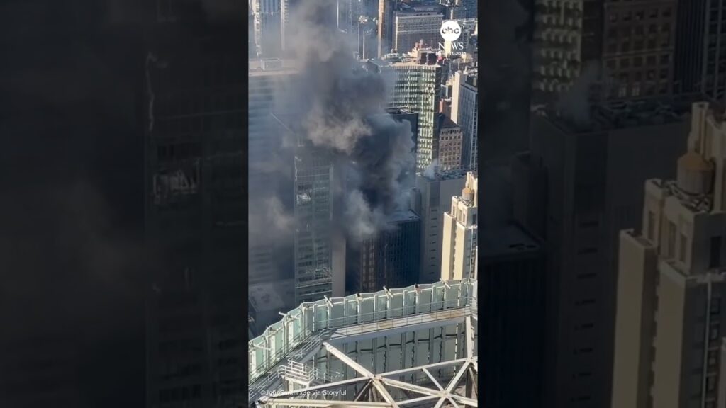 Fire breaks out on roof of Manhattan high-rise