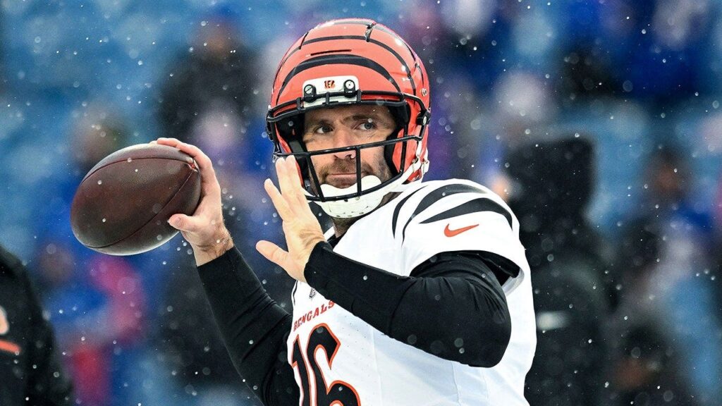 Bengals bring back 41-year-old Joe Flacco to back up Joe Burrow Bengals bring back 41-year-old Joe Flacco to back up Joe Burrow