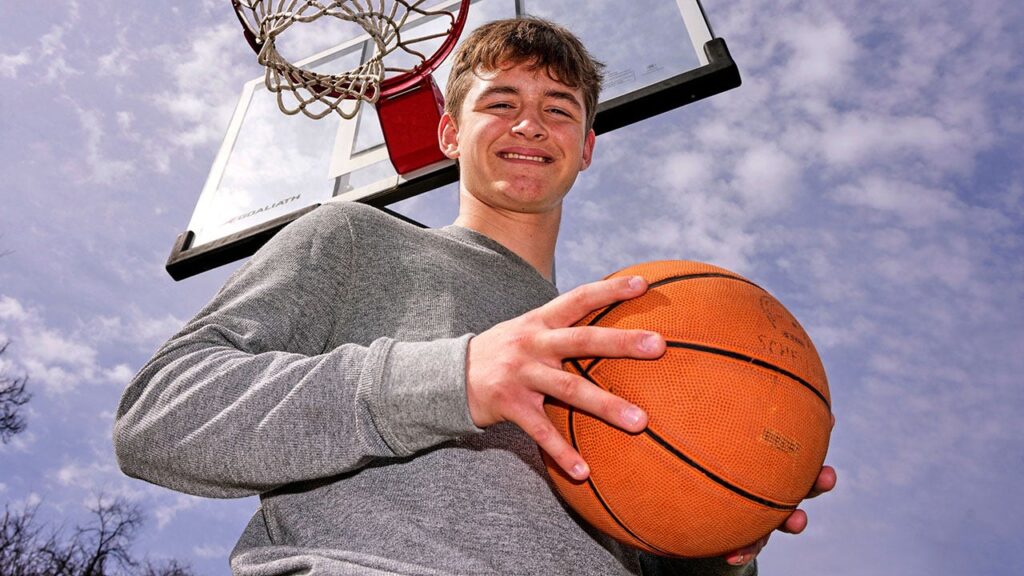 8th-grader stands alone with last perfect women’s NCAA basketball bracket 8th-grader stands alone with last perfect women’s NCAA basketball bracket