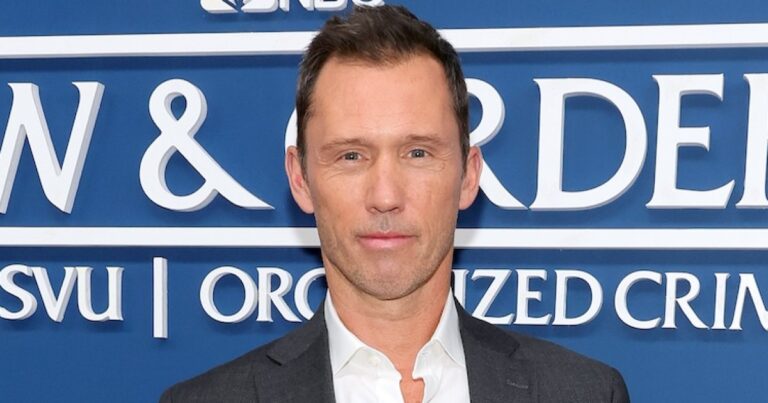 ‘Burn Notice’ Star Jeffrey Donovan Opens Up About Ditching Hollywood for Colorado After Meeting Wife ‘Burn Notice’ Star Jeffrey Donovan Opens Up About Ditching Hollywood for Colorado After Meeting Wife
