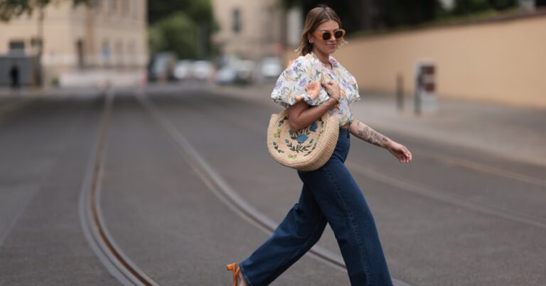 These 17 Pretty Floral Spring Tops Look Boutique-Worthy — And They’re All Under These 17 Pretty Floral Spring Tops Look Boutique-Worthy — And They’re All Under