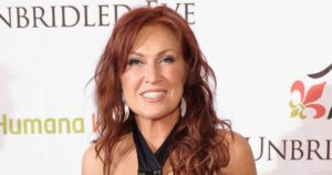 Jo Dee Messina Says She ‘Didn’t Recognize’ Herself Before Her Weight Loss Transformation