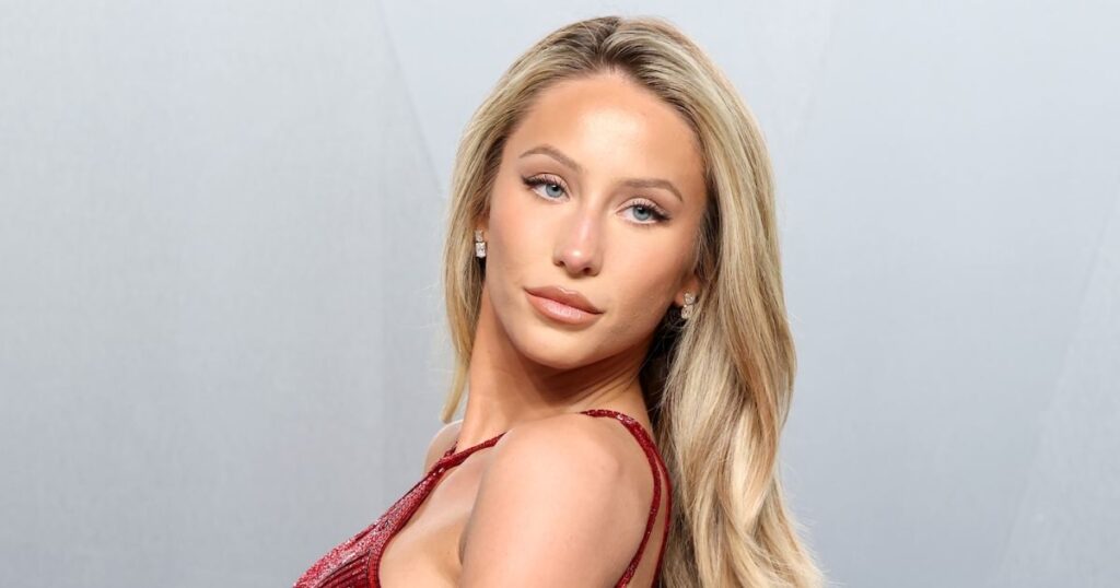 Alix Earle Does Her Own Makeup for the 2026 Vanity Fair Oscar Party: ‘Might Be a Terrible Idea’ Alix Earle Does Her Own Makeup for the 2026 Vanity Fair Oscar Party: ‘Might Be a Terrible Idea’