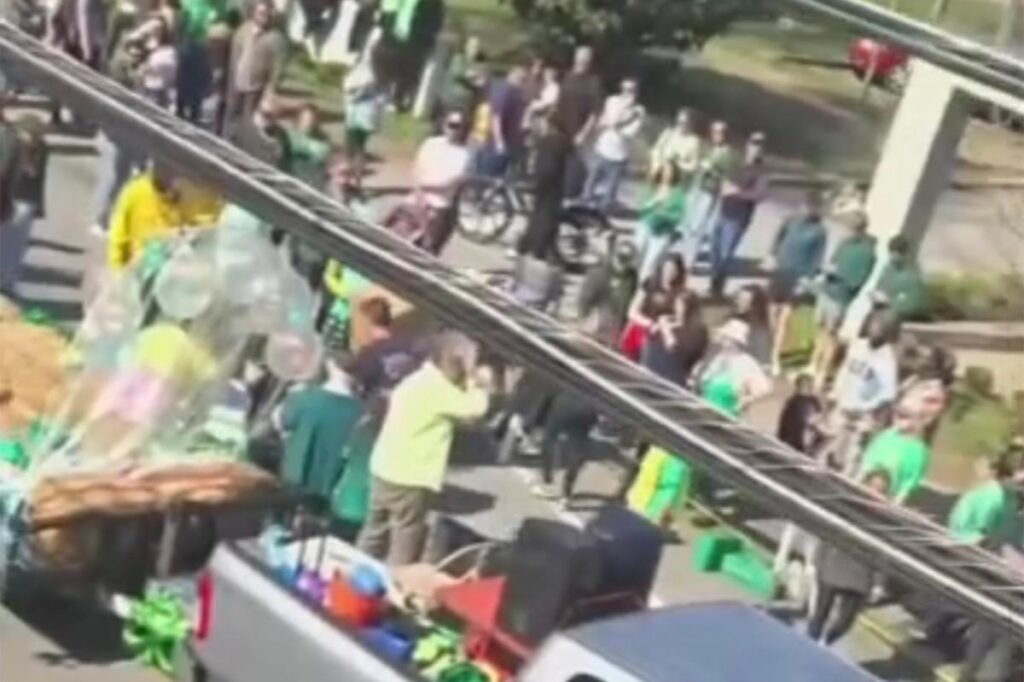 Kentucky woman crushed to death by St. Patrick’s Day Parade float in freak accident Kentucky woman crushed to death by St. Patrick’s Day Parade float in freak accident