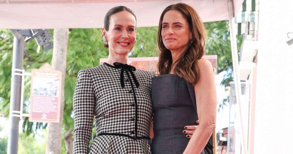 Sarah Paulson Praises Best Friend Amanda Peet’s ‘Profoundly Gorgeous’ Essay About Cancer Battle