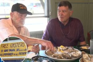 Aw, shucks! 99-year-old dad helps son, 80, finally crack free oysters promotion at Alabama restaurant after 50-year wait