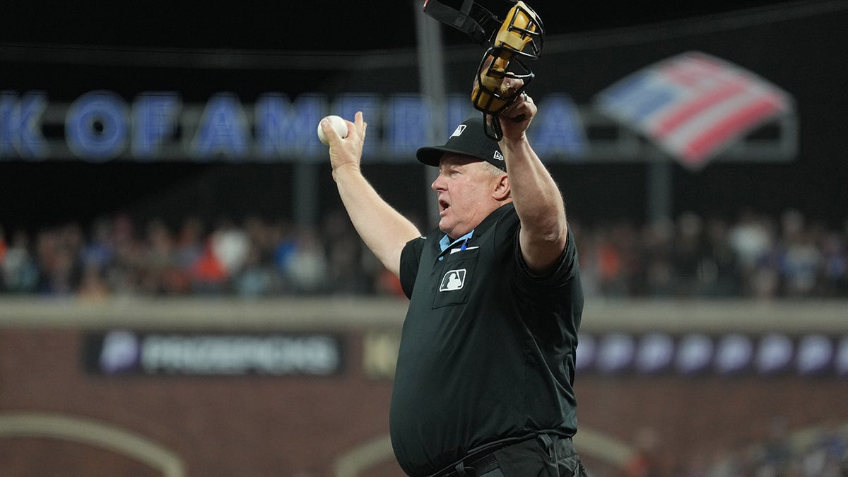 Umpire Bill Miller