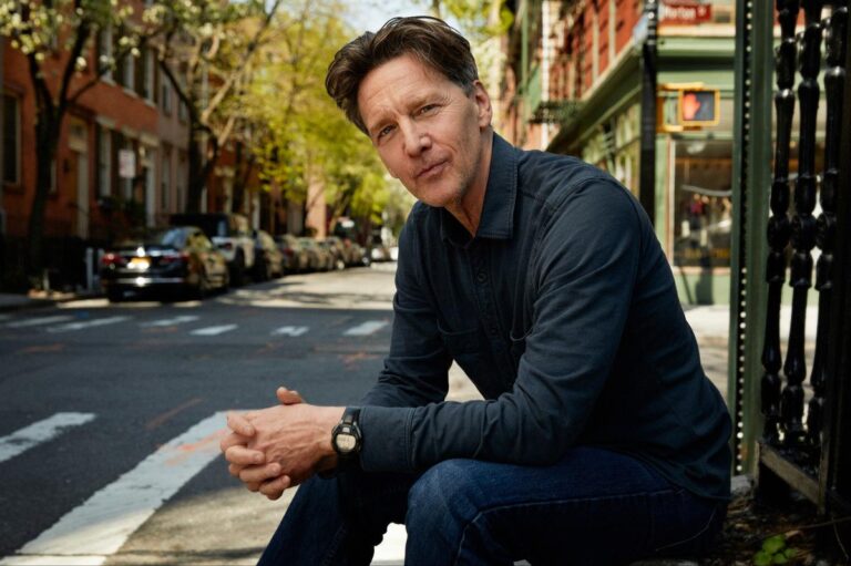 Andrew McCarthy breaks down why men in midlife don’t have friends Andrew McCarthy breaks down why men in midlife don’t have friends