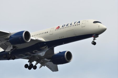 4 flight attendants injured after severe turbulence on Delta flight from LA