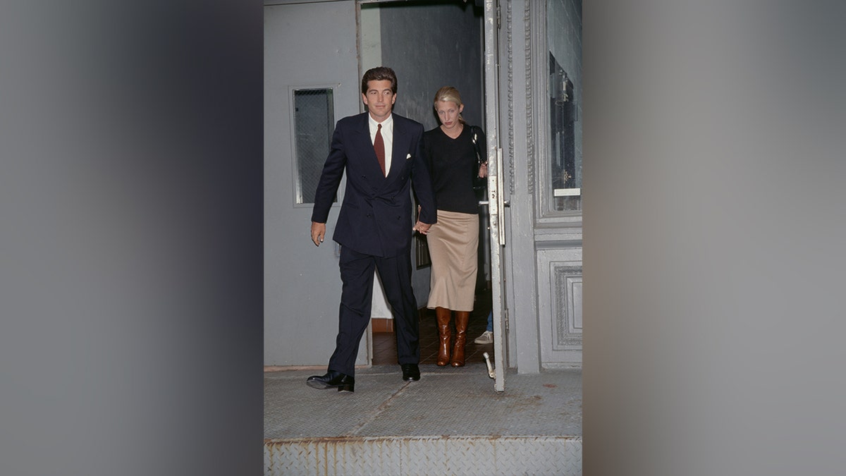 John Kennedy Junior and his wife Carolyn Bessette leaving home. New York, US.
