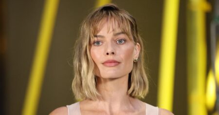 Margot Robbie’s Wine-Red Airport Tote Is the Perfect Travel Carryall — Get the Look