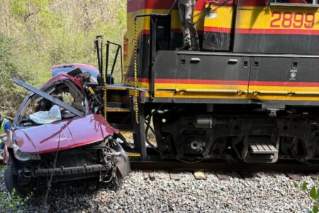 5 killed after freight train hits van at railroad crossing in rural Mississippi 5 killed after freight train hits van at railroad crossing in rural Mississippi