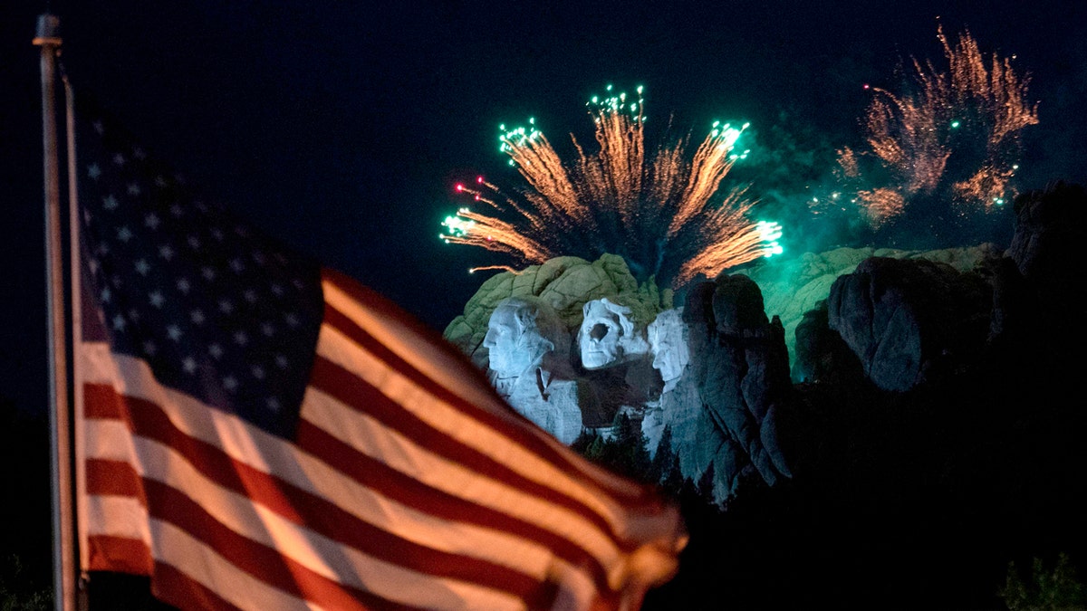 mount rushmore fourth of july fireworks